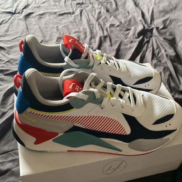 Puma - Picture 3 of 5